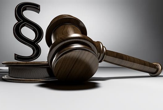 Grafik eines goldenen Schildes, mit Sicherheits-Symbolen